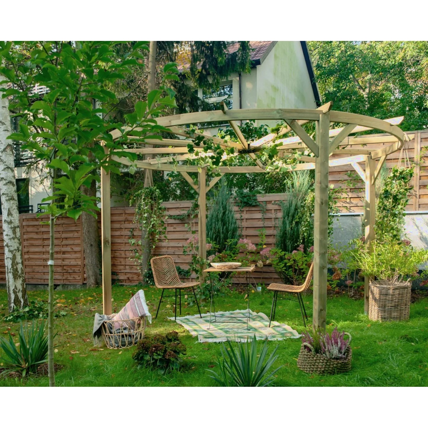 Runde Pergola aus Holz 2