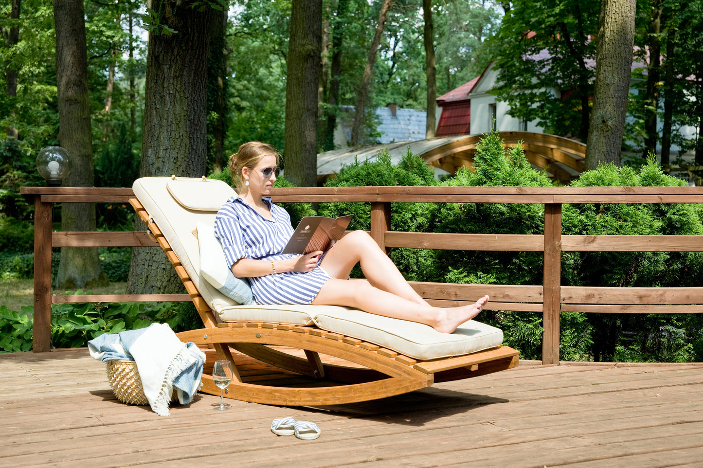 Ecru Polyester-Schaukelliege Liegestuhl Joy Lounger aus Holz