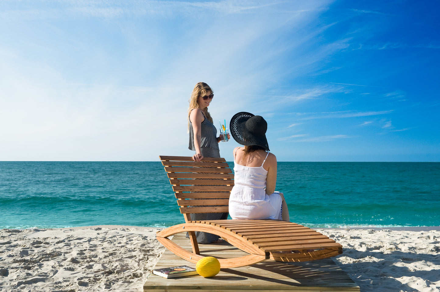 Ecru Polyester-Schaukelliege Liegestuhl Joy Lounger aus Holz