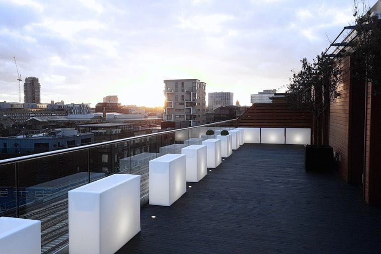 Design-Blumentopf Longerino Light 70 cm auf Rollen mit LED