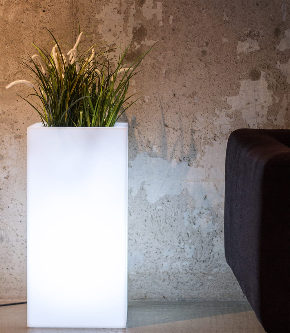 Hoher LED-Pflanzkübel auf Rollen Monumo Tower Pot Light RGB mit Fernbedienung 70 cm