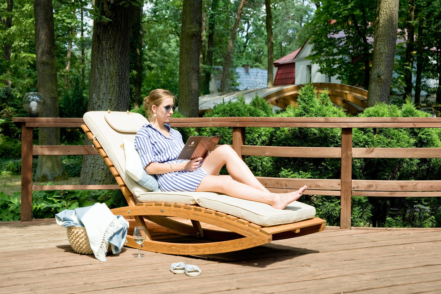Ecru Polyester-Schaukelliege Liegestuhl Joy Lounger aus Holz