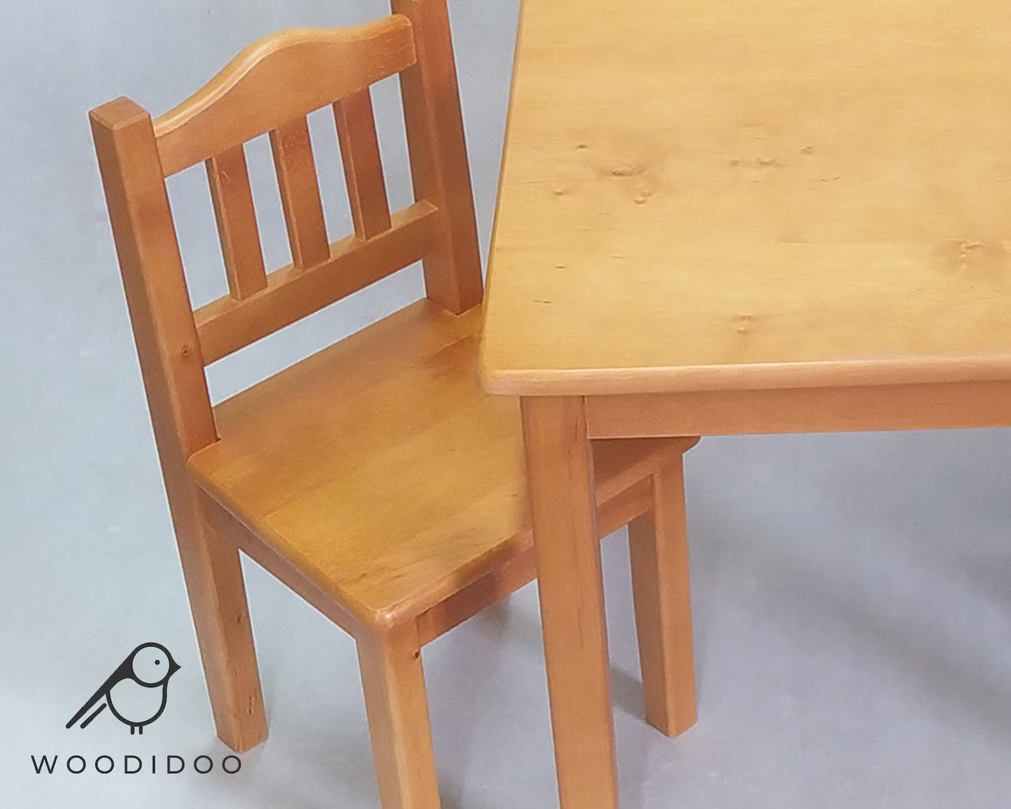 #Erle Handgefertigte Holztisch und Stühle für Kind