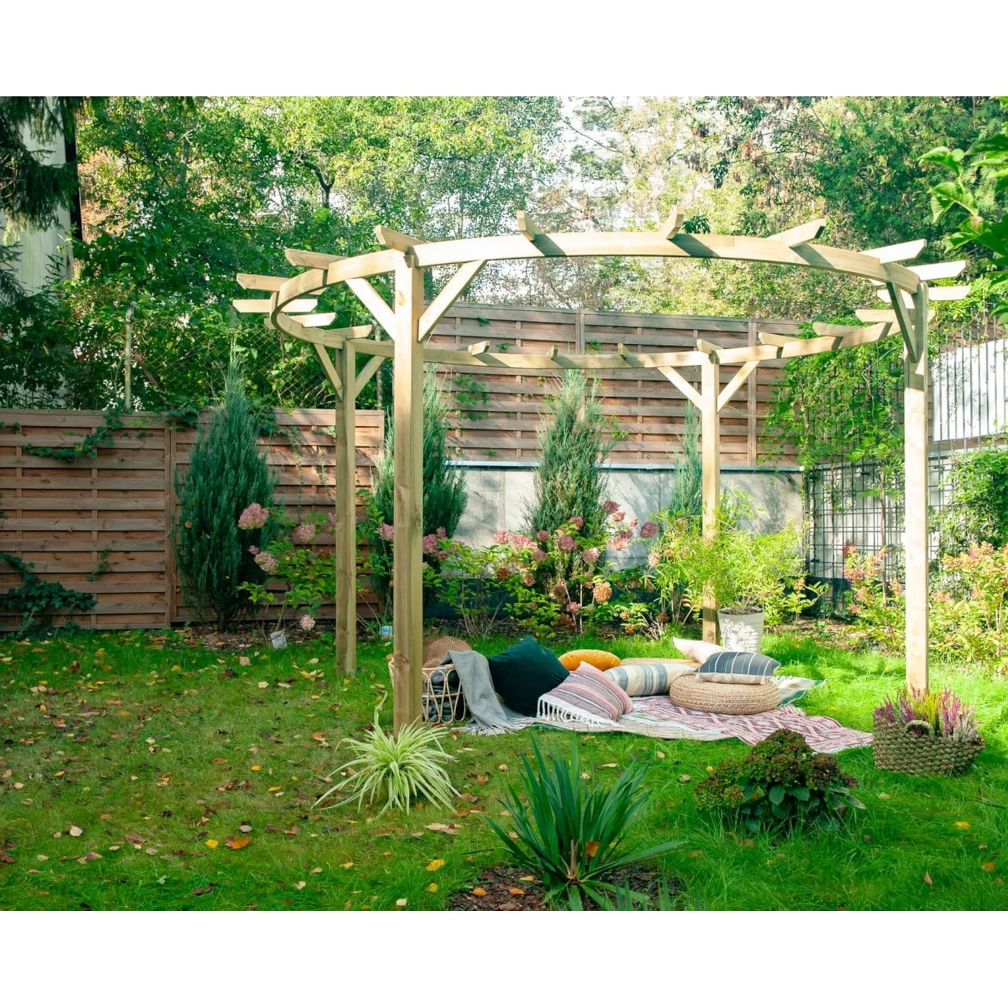 Runde Pergola aus Holz 2