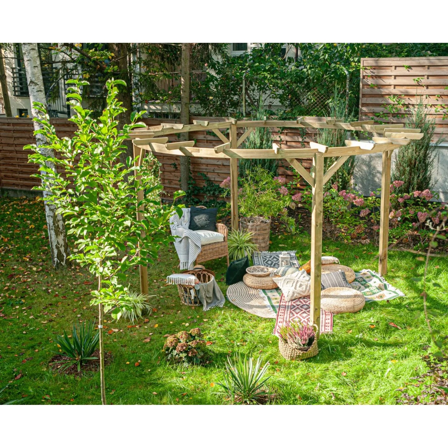 Runde Pergola aus Holz 2
