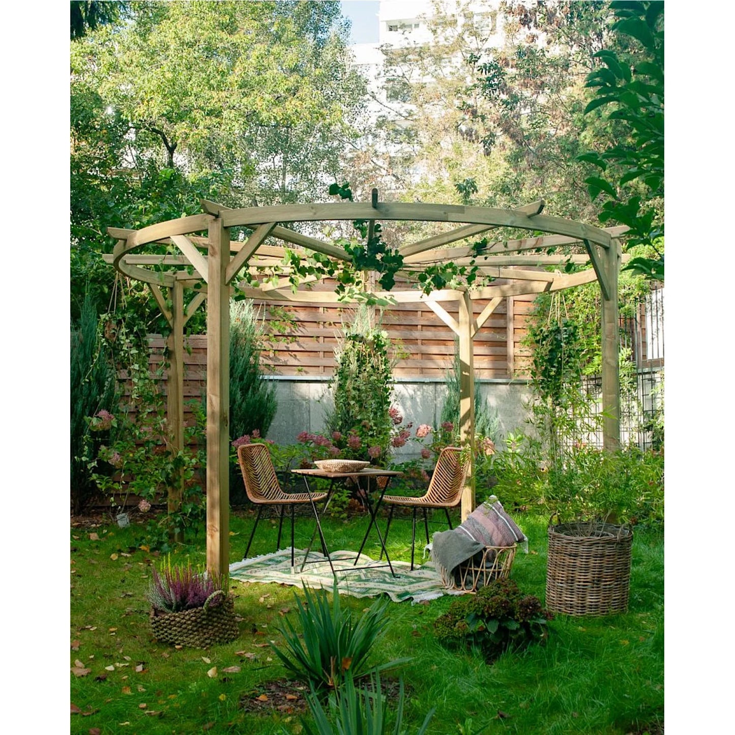 Runde Pergola aus Holz 2