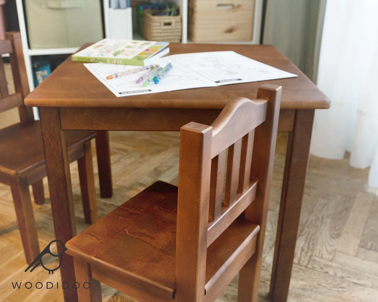#Walnuss Dunkel Handgefertigte Holztisch und Stühle für Kind