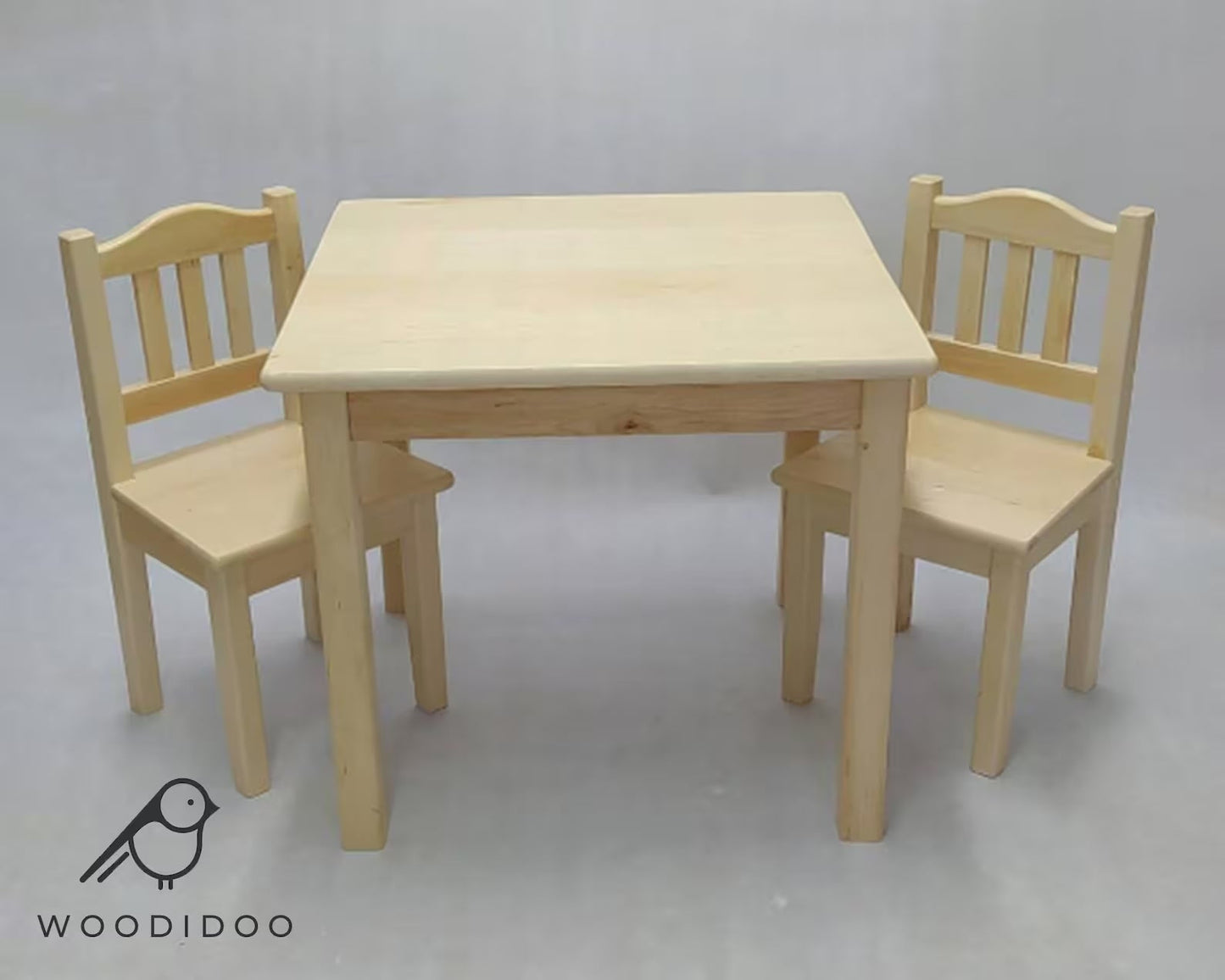 #Naturholz Handgefertigte Holztisch und Stühle für Kind