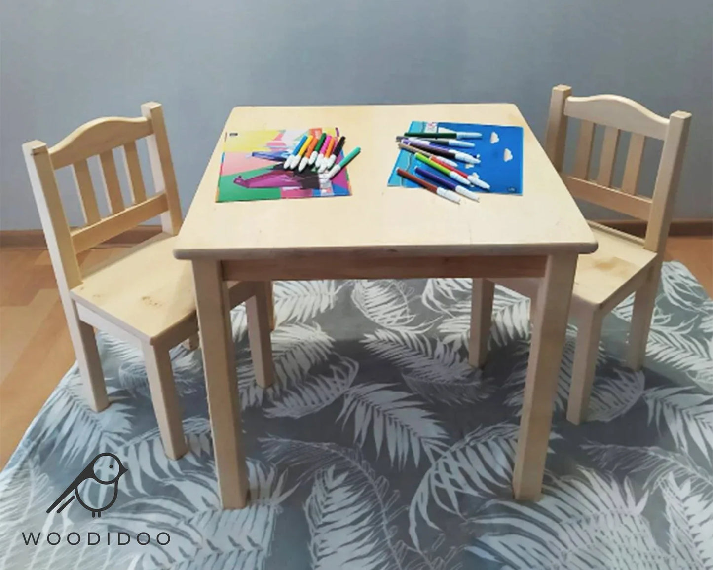 #Naturholz Handgefertigte Holztisch und Stühle für Kind